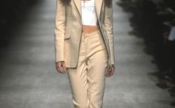 Isaac Mizrahi品牌，设计风格与市场定位如何？