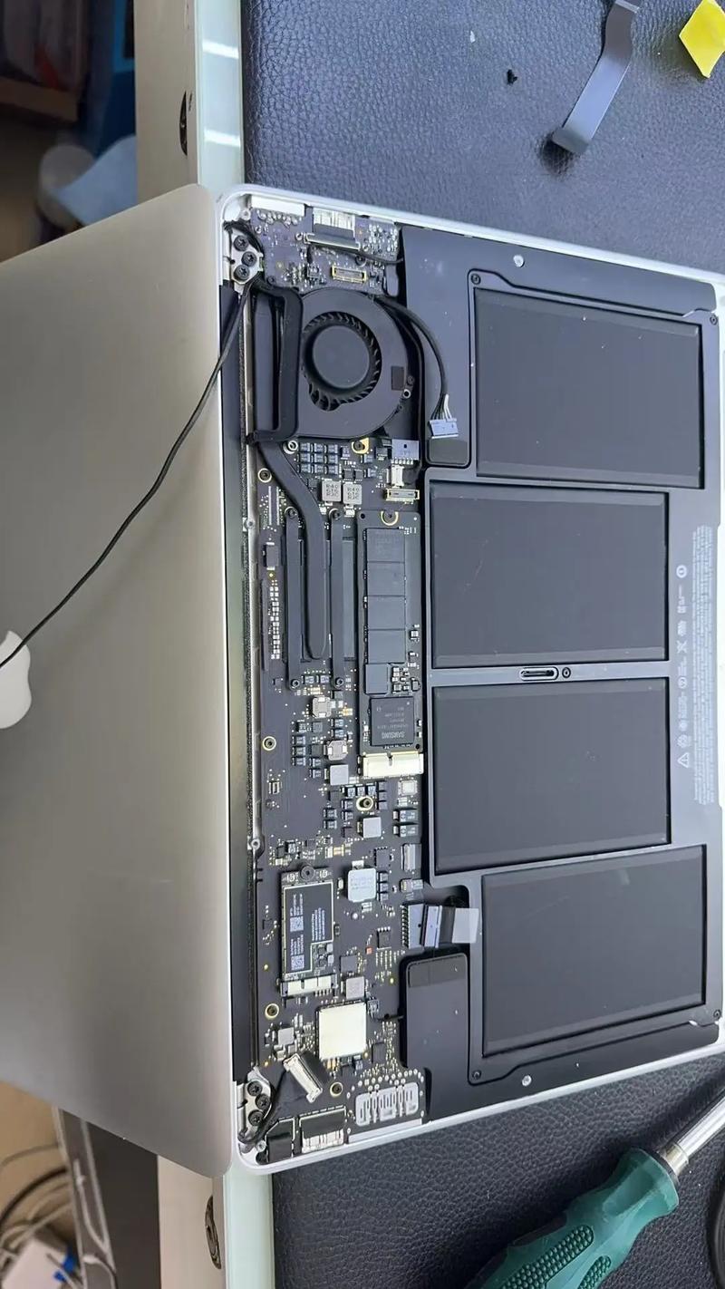 MacBook Air换屏视频教程,自己动手难不难?-图1 MacBook Air换屏视频教程,自己动手难不难?-图1