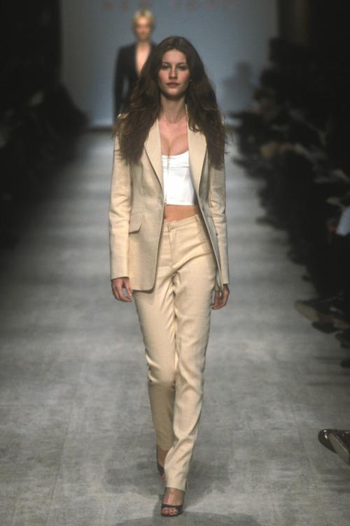 Isaac Mizrahi品牌,设计风格与市场定位如何?-图1 Isaac Mizrahi品牌,设计风格与市场定位如何?-图1