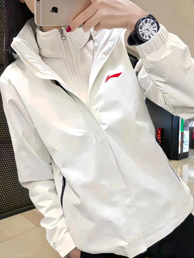 女式冲锋衣品牌怎么选?性价比高吗?-图1 女式冲锋衣品牌怎么选?性价比高吗?-图1