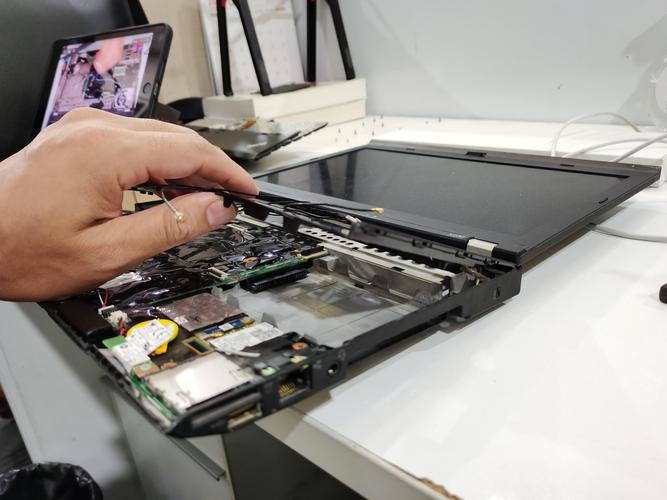 ThinkPad X230拆机教程有哪些关键步骤？-图1