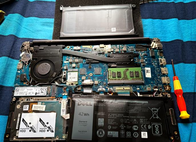 Inspiron 7520拆机步骤有哪些?-图1 Inspiron 7520拆机步骤有哪些?-图1